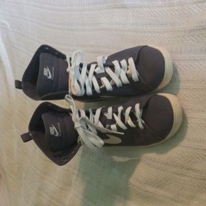 Nike Raquette Mid High Tops Grey Size 7.5